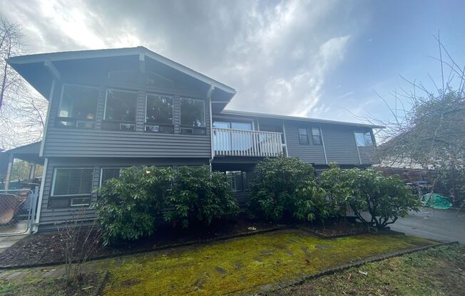 BEAUTIFUL DES MOINES HOME WITH MOTHER-IN-LAW DOWNSTAIRS