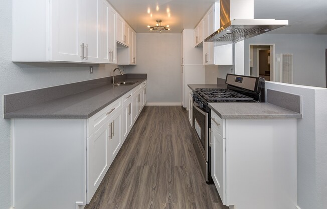 Beautifully Remodeled 1 bedroom Apartment in the heart of Long Beach - $1,950.00