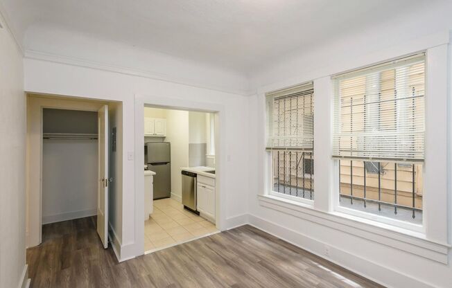 1 bed, 1 bath, $2,295, Unit 105