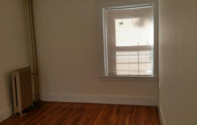 2 beds, 1 bath, $3,000, Unit 6