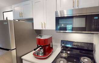 Brixin Franklin Apartments & Townhomes Renovated Kitchen