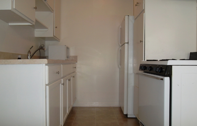 2 beds, 1 bath, $3,195