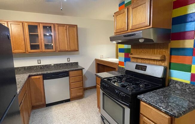 3 beds, 2 baths, $1,750