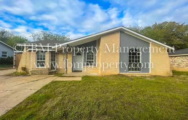 1307 Janann - Beautiful 3 Bedroom, 2 Bathroom Home in Arlington, TX!