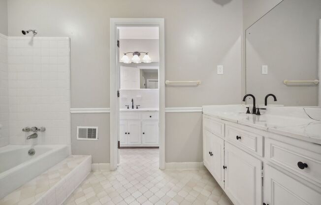 4 beds, 2.5 baths, $2,575, Unit Unit A