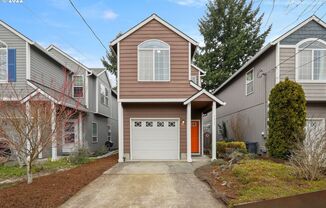 *Move In Special* 3 bdrm, 2 ba, house with garage and laundry!