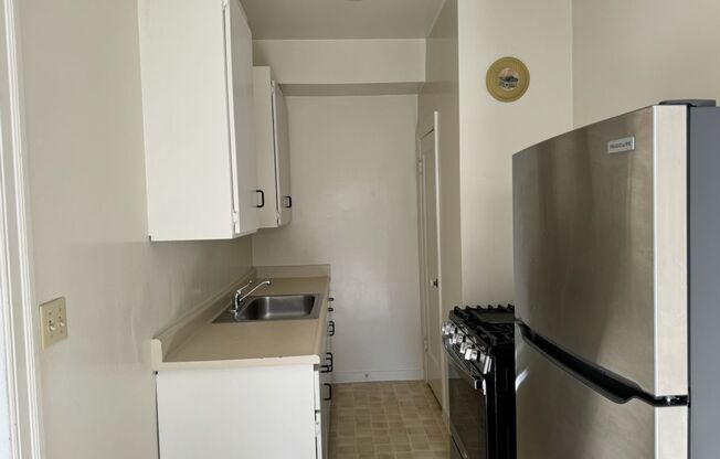 Studio, 1 bath, 480 sqft, $1,395, Unit 15