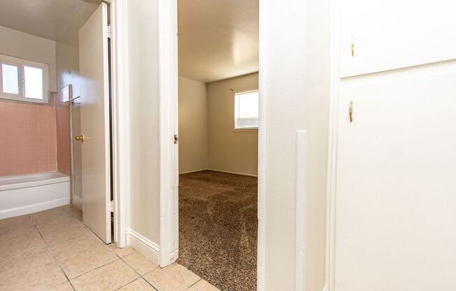 2 beds, 1 bath, $1,600, Unit C