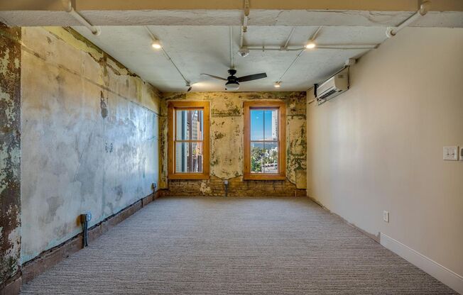 Studio, 1 bath, 640 sqft, $1,700, Unit STR 219 N ALAMO #403