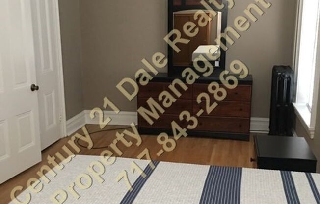 1 bed, 1 bath, $995, Unit Second Floor