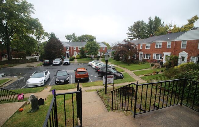 Lovely Towson 3bd/2ba Rowhome w/ CAC & W/D & more! Available 8/15