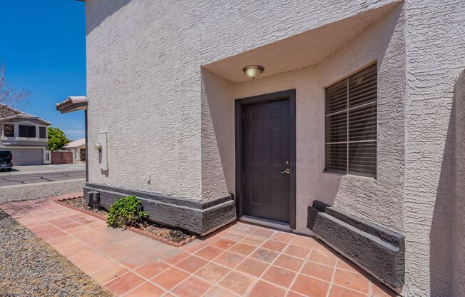 Spacious 5-Bedroom Home with Loft in Prime Glendale Location
