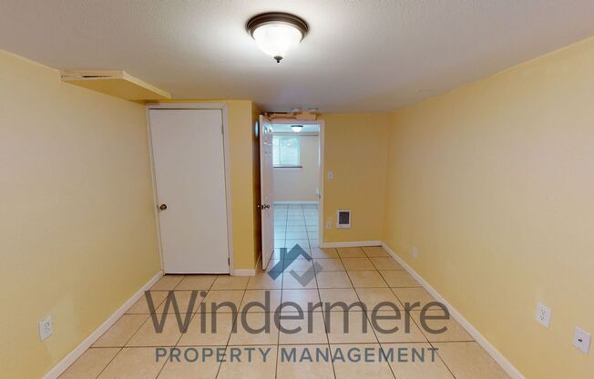 527 E Cherry **Basement Apartment - Flat Rate of $50/month for All Utilities**