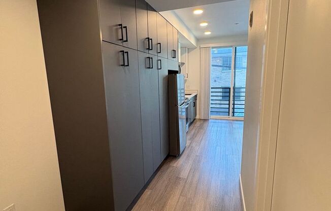 Studio, 1 bath, 298 sqft, $1,575, Unit 602