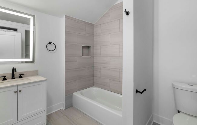 2 beds, 2 baths, 973 sqft, $1,495, Unit L116
