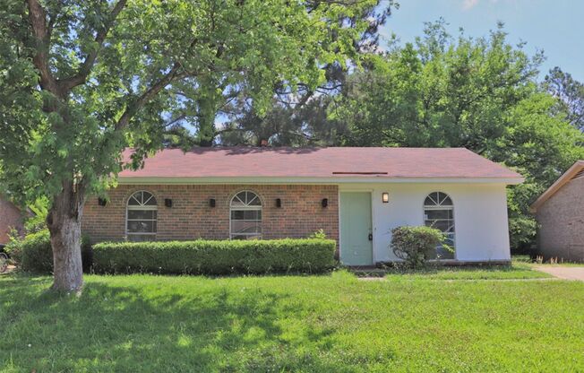 Charming 3-bedroom waiting to be yours !!