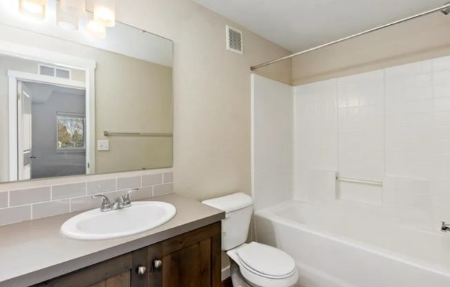 2 beds, 2 baths, 1,015 sqft, $1,450, Unit 11715- F202