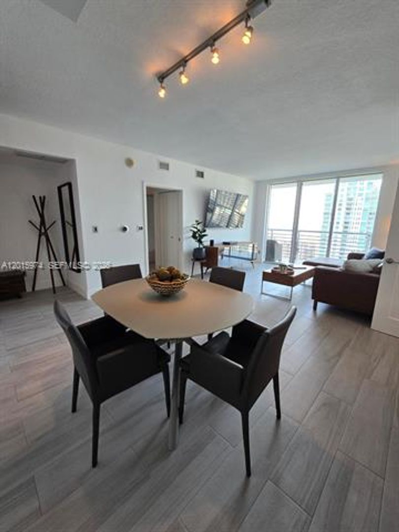 2 beds, 2 baths, 1,227 sqft, $4,400, Unit 325 S Biscayne Blvd # 3719