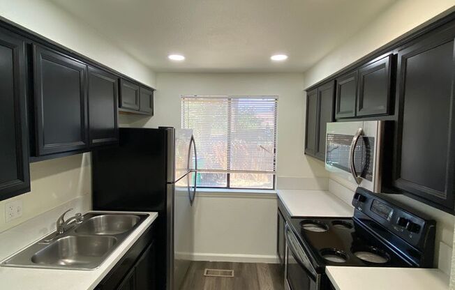 2 beds, 1.5 baths, 1,040 sqft, $1,395