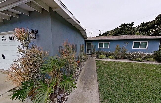 $500 Off 1st Month ~ 3 Bedroom Home with Bonus Sunroom on Cul de Sac Lot ~ 2 Car Garage ~ Located Near 405