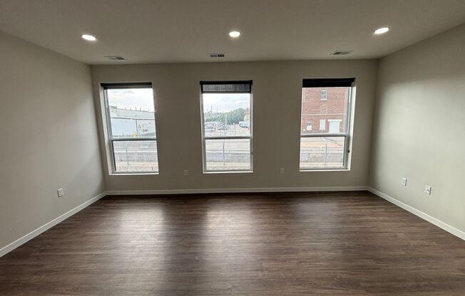 Studio, 1 bath, 660 sqft, $1,495, Unit 424 - S738