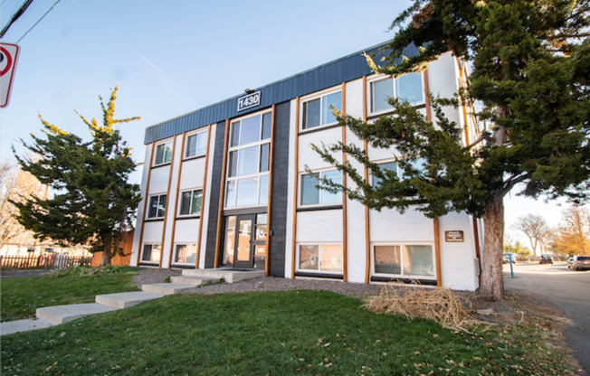1st month free! Studio, 1 or 2 bedroom units available!