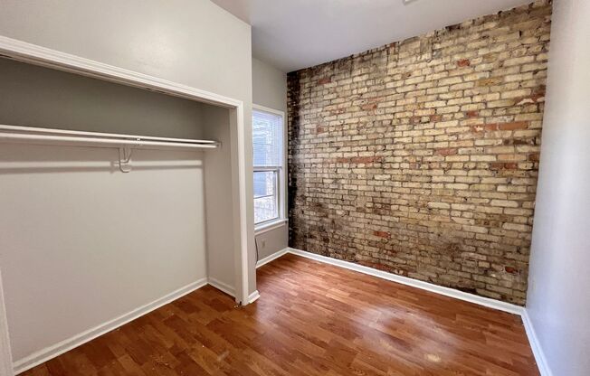 3 beds, 1 bath, $1,500, Unit 1728-03