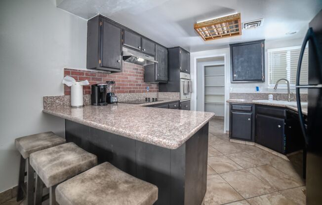 Beautiful single story, furnished 3BR/2BA home!