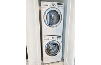 2 beds, 1 bath, 940 sqft, $6,500, Unit 11K