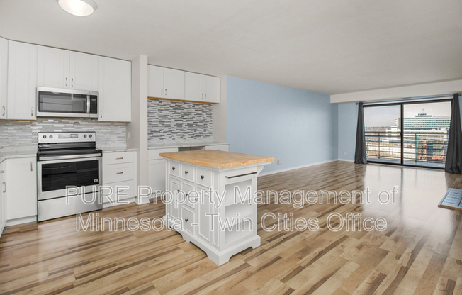 26 10th Street W
