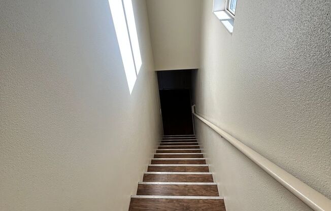 3 beds, 2.5 baths, 1,194 sqft, $1,595, Unit Unit 12
