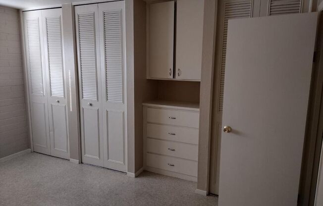 2 beds, 1 bath, $1,025, Unit 1055-A