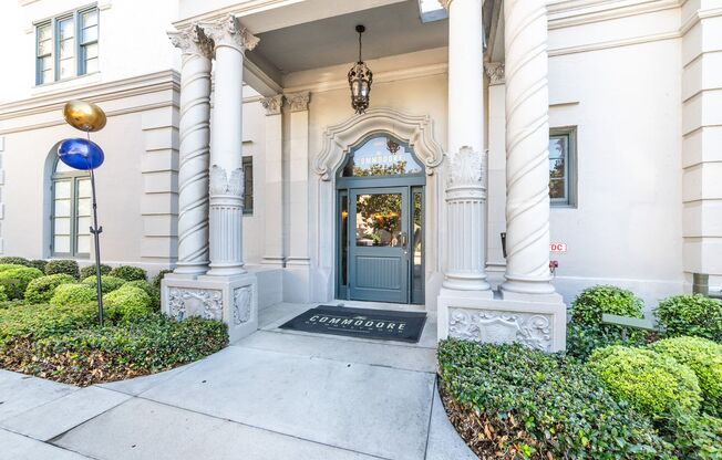 Studio, 1 bath, 300 sqft, $1,900, Unit Garden 1FL