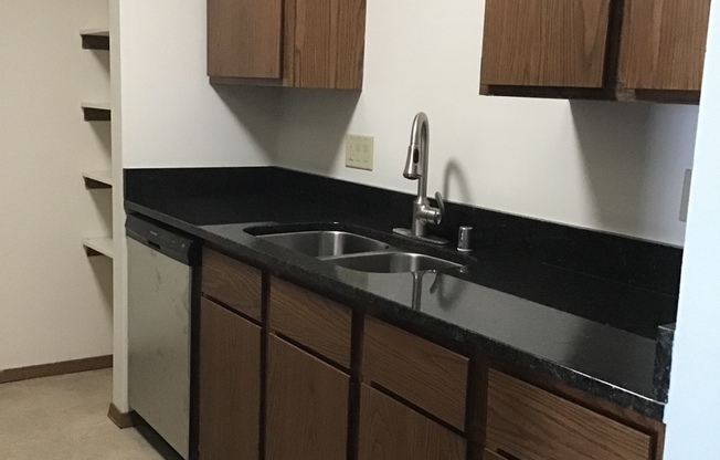 2 beds, 1 bath, 965 sqft, $1,750, Unit 7617CH