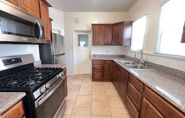 2 beds, 1 bath, $3,150