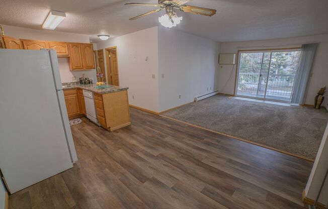 2 beds, 2 baths, 890 sqft, $910, Unit 2571-209