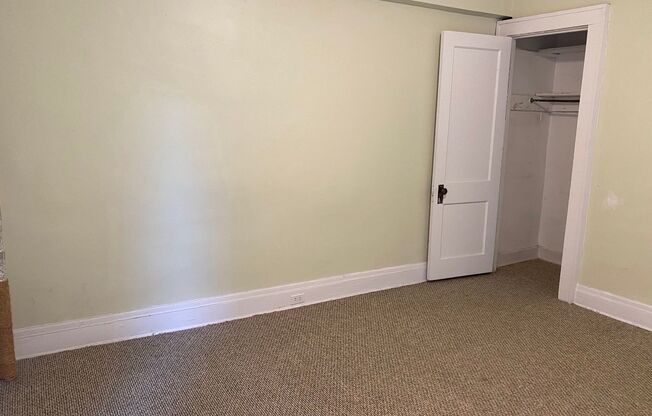 3 beds, 1.5 baths, $2,175, Unit 5806 Howe - 1