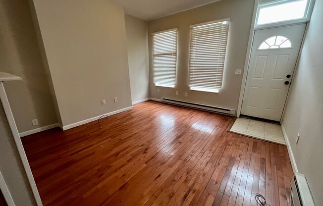 Stunning 4-Bedroom Townhouse in North Philadelphia! Available NOW!