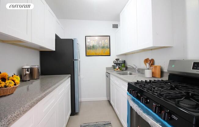 1 bed, 1.5 baths, $5,200, Unit 24E