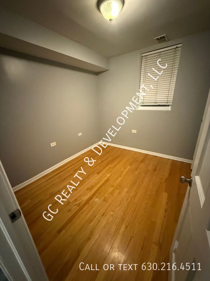 3266 W WRIGHTWOOD AVE