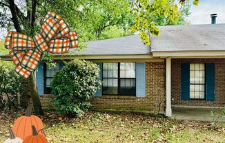 Cozy 2-Bedroom Triplex in Prattville !