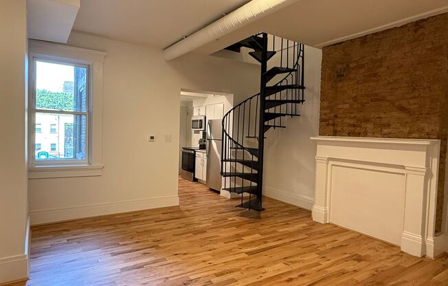 2 beds, 1 bath, 845 sqft, $1,600, Unit 2