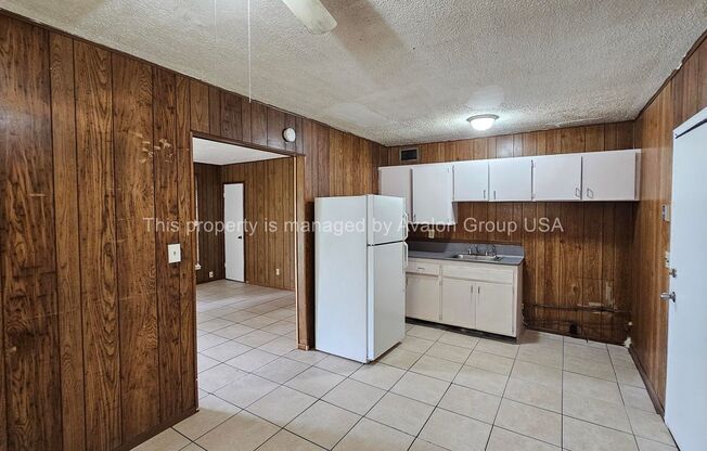 2 beds, 1 bath, $990