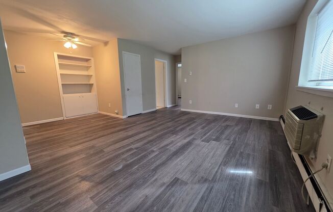 2 beds, 1 bath, $1,425, Unit 112