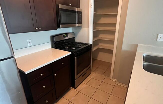2 Bed Condo in Travis Heights w/ Downtown Views
