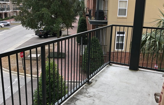 Daniel Island Condo Close to Marina