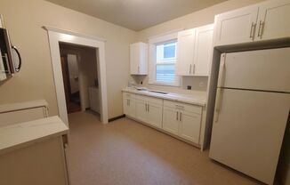 4 beds, 1 bath, $3,000, Unit 5252