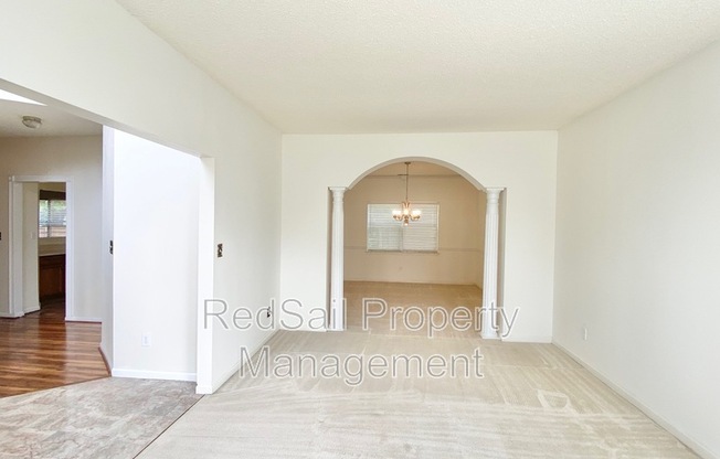 889 HOLBROOK DR