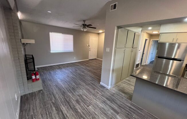 2 beds, 1 bath, 925 sqft, $1,495, Unit A