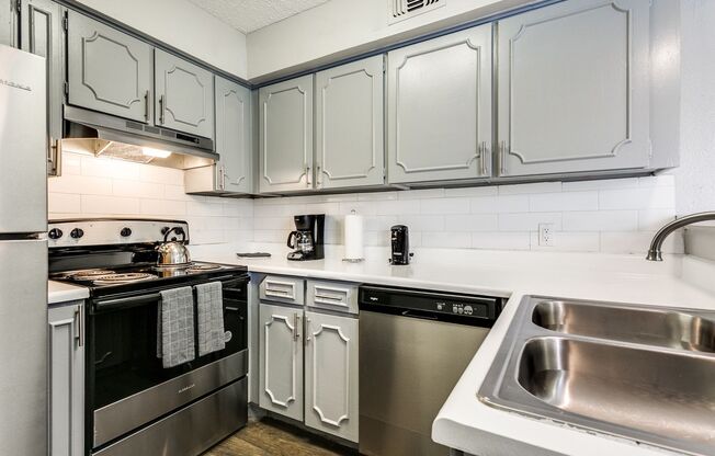 1 bed, 1 bath, 800 sqft, $899